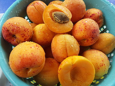 pile of round orange fruits thumbnail