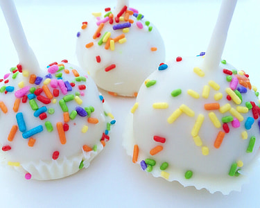 food photography of cake pops with toppings thumbnail