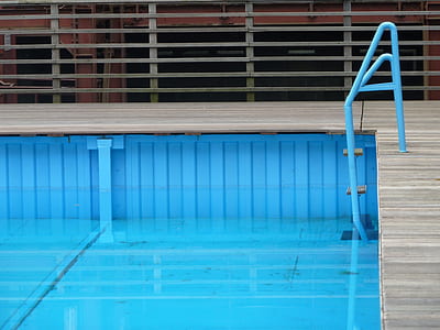 pool with ladder on corner thumbnail