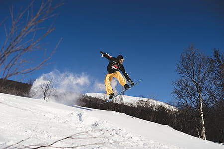 man snowboarding on snow thumbnail