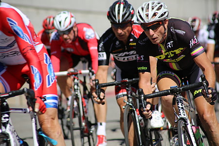 cyclist racing thumbnail