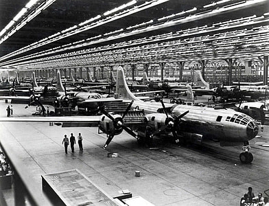 Boeing B-29 assembly line during 1944 in Wichita, Kansas thumbnail