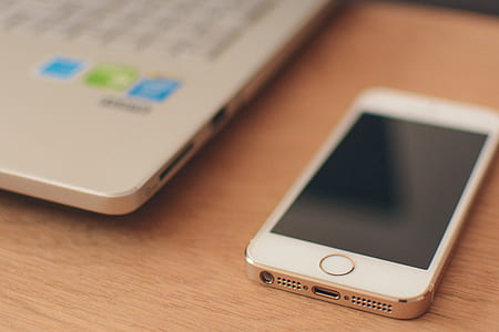 gold iPhone 5s thumbnail