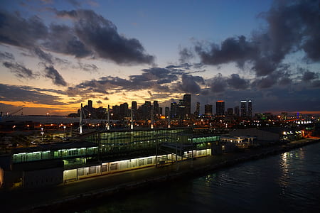 landscape photo of cityscape thumbnail