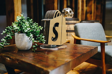 Shopify Table Decor Photo thumbnail