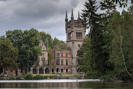 brown castle thumbnail