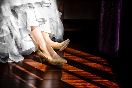 woman in white dress wearing brown shoes thumbnail