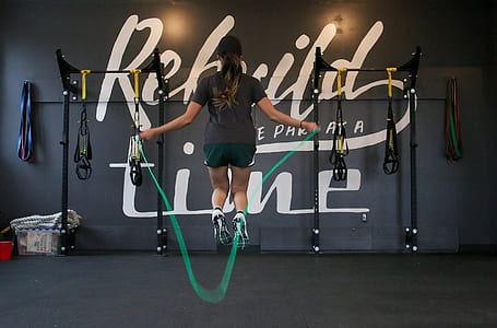 woman playing jumping rope thumbnail