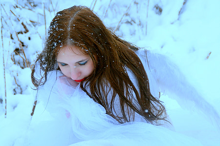 woman wearing makeup at the snowfield thumbnail
