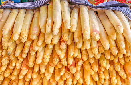 pile of asparagus thumbnail