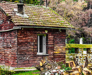 maroon brick house thumbnail