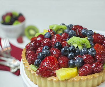 selective focus photography of blueberry tart thumbnail