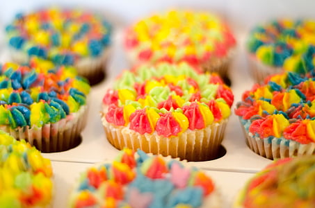 selective focus of cupcakes thumbnail