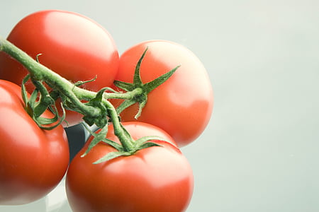 four red tomatoes thumbnail