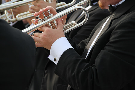 men playing trumpets thumbnail