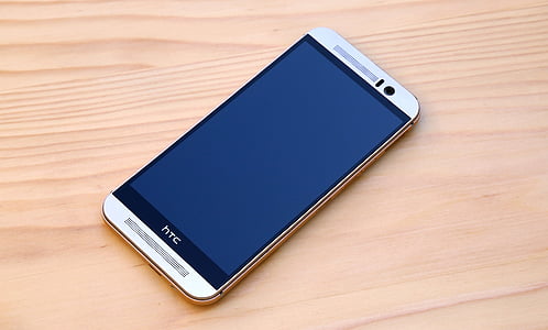turned off HTC One M9 smartphoe thumbnail