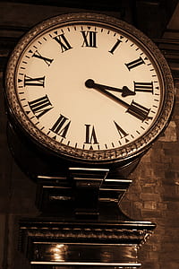 round white analog clock thumbnail