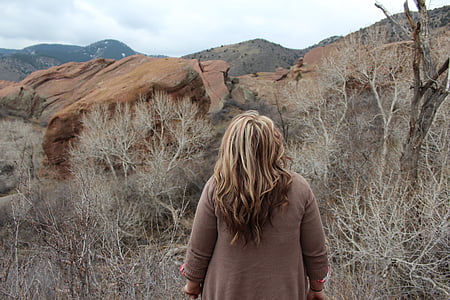 woman wearing jacket facing on mountains thumbnail