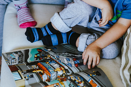 Child reading a comic story thumbnail