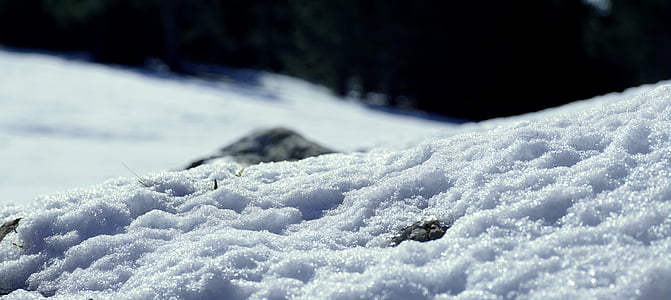 close up photography of snow field thumbnail