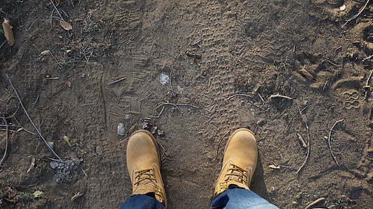 pair of brown workboots thumbnail