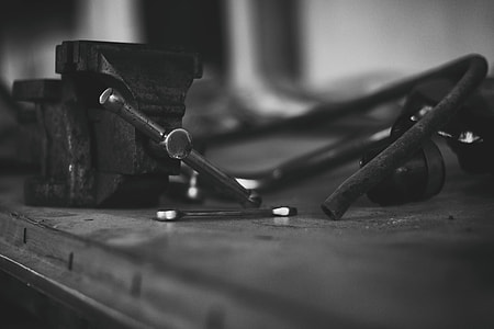 grayscale photo of bench vise thumbnail
