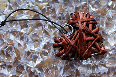 brown heart pendant in closeup photographyh thumbnail