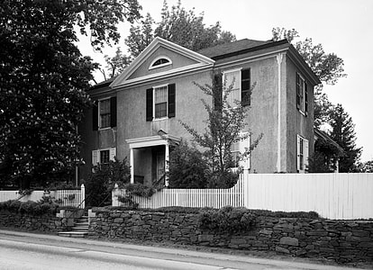 Pont Reading building in Haverford, Pennsylvania thumbnail