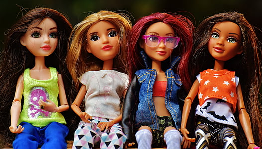 four Bratz dolls thumbnail