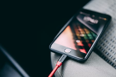 space gray iPhone 6 and black case thumbnail