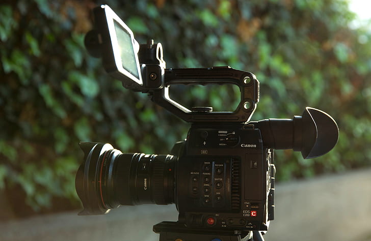 tilt shift lens photography of DSLR camera