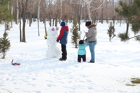 three people making a snowman thumbnail