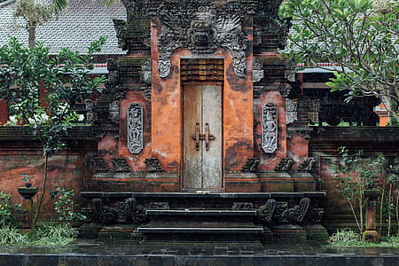 landscape photography of temple gate thumbnail
