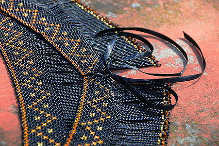 beaded blue necklace thumbnail