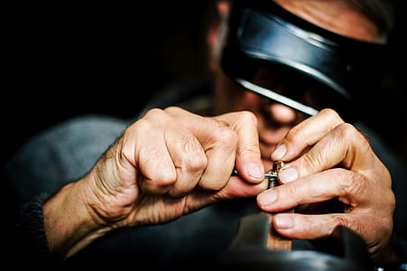person wearing goggles thumbnail