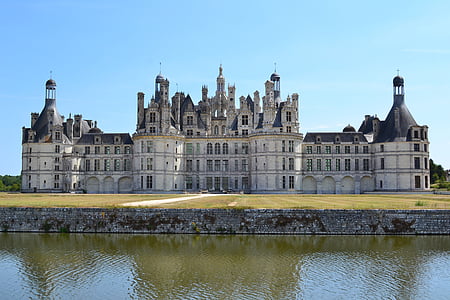 landscape photography of castle thumbnail