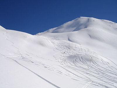 Backcountry Skiiing thumbnail
