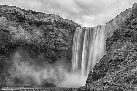 picture of falls during nightime thumbnail