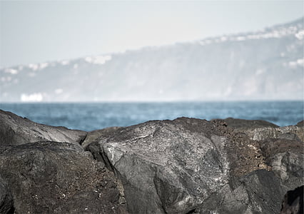 gray rock formation thumbnail