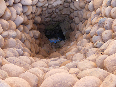brown rock formation thumbnail
