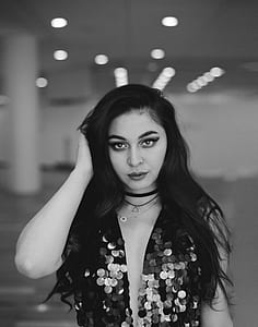 woman posing for photo shoot thumbnail