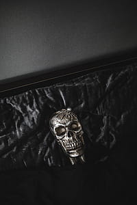 Halloween Skulls Decorations thumbnail