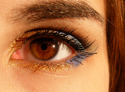 woman's brown eye thumbnail