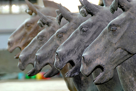 horse head figures thumbnail
