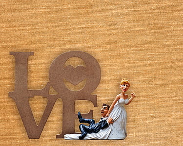newlywed figurine thumbnail