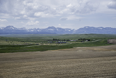 Small Town with mountains in the backdrop in Montana thumbnail