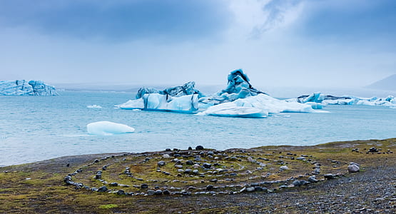 iceberg near shore thumbnail