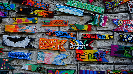 assorted-color wall decor lot thumbnail