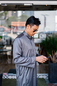 Man Wearing Gray Dress Shirt thumbnail