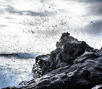 Ocean Waves Crashed on Cliff thumbnail